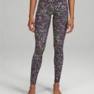 Lululemon wunder under high rise, tight 28” size 12 Fleur Motion
